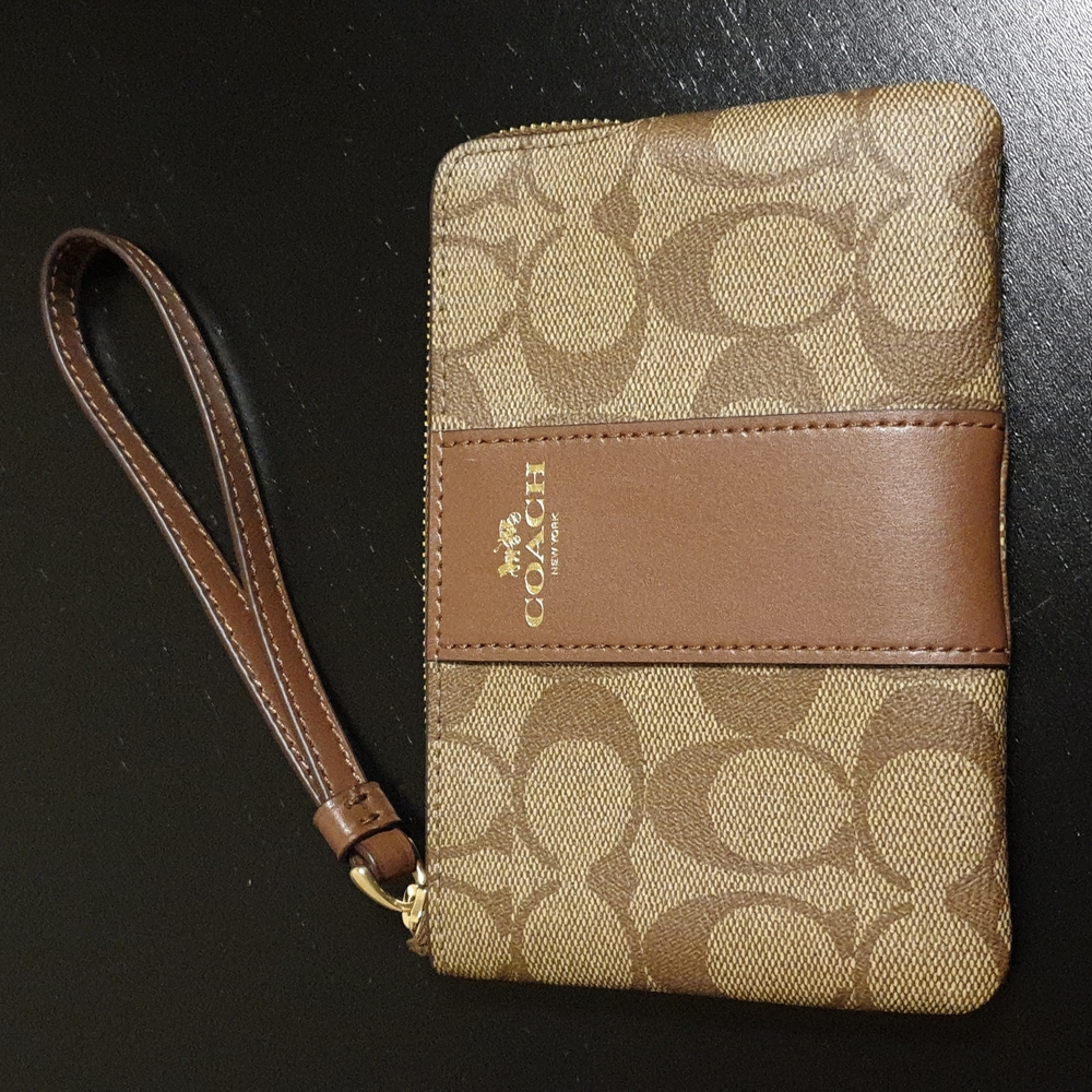Coach corner zip wristlet - Picture 1 of 4